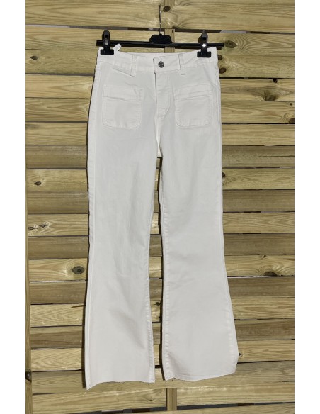 pantalones campana con bolsillo delanteros