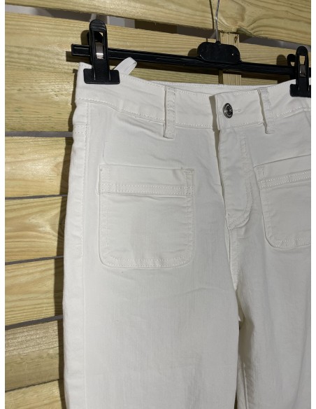 pantalones campana con bolsillo delanteros