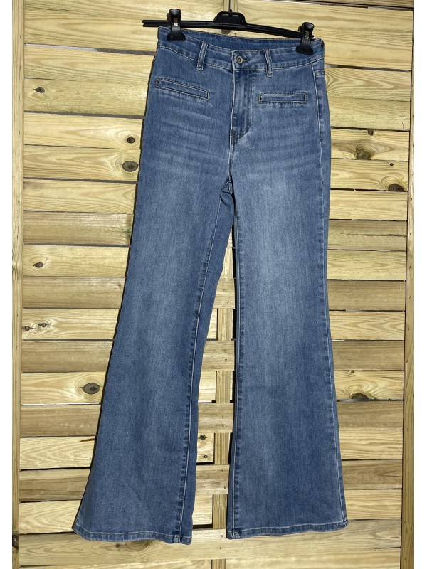 Jeans campana con falsos bolsillos