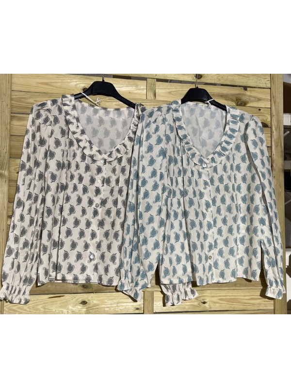 Camisa con volantito en cuello petalos