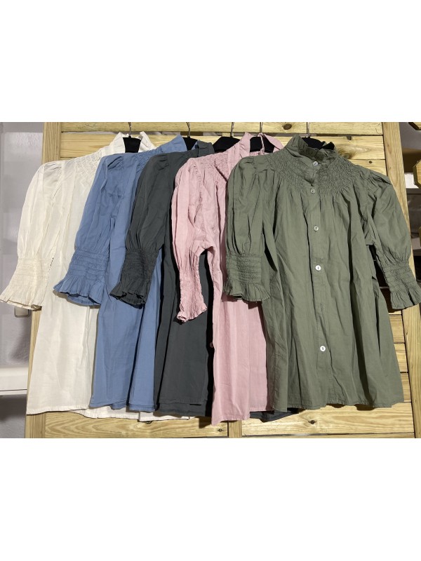 Camisa de manga corta con cuello fruncido