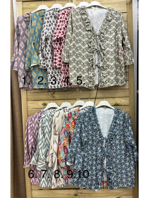 Camisa estampada con volantito y triple lazo