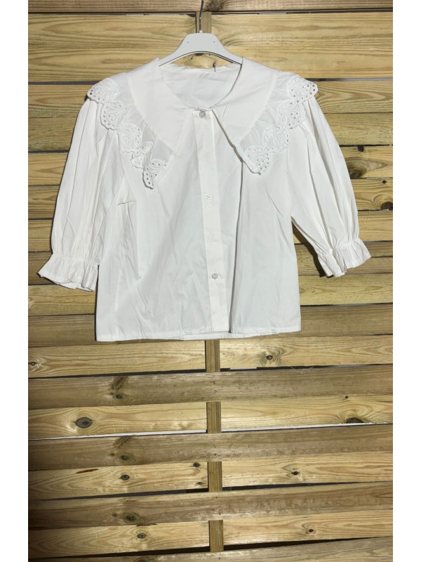 Camisa con maxi cuello puntilla