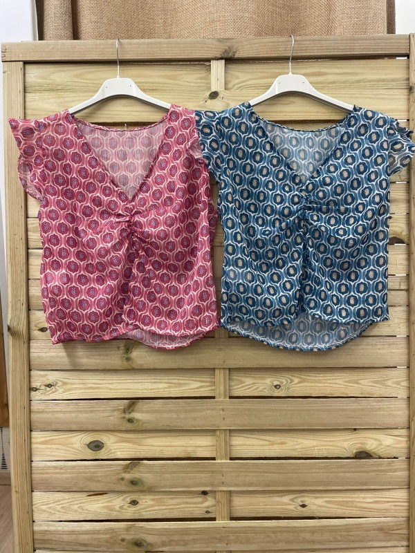 camisa de sisa con frunce en pecho estampado plumas