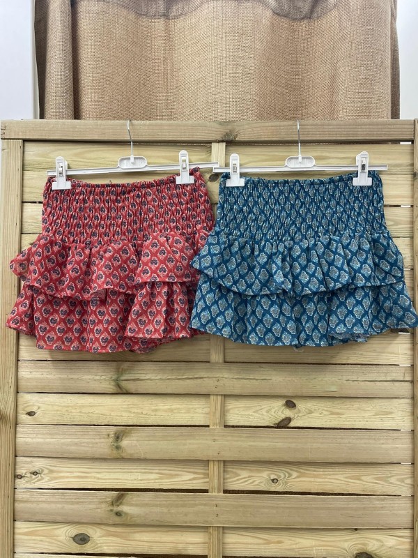 falda mini de gasa fruncida y volantitos con flores