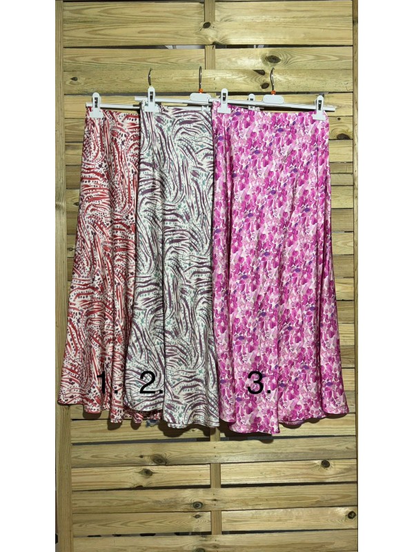 falda larga satinada con manchas