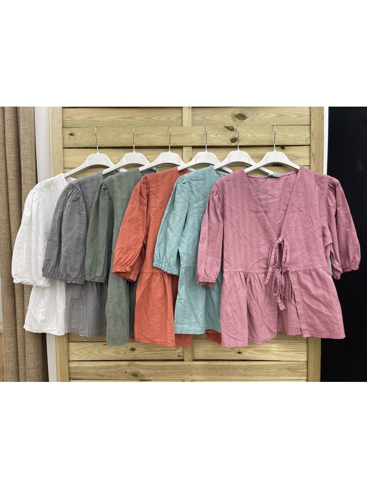 Camisa de manga corta con corte y doble lazo