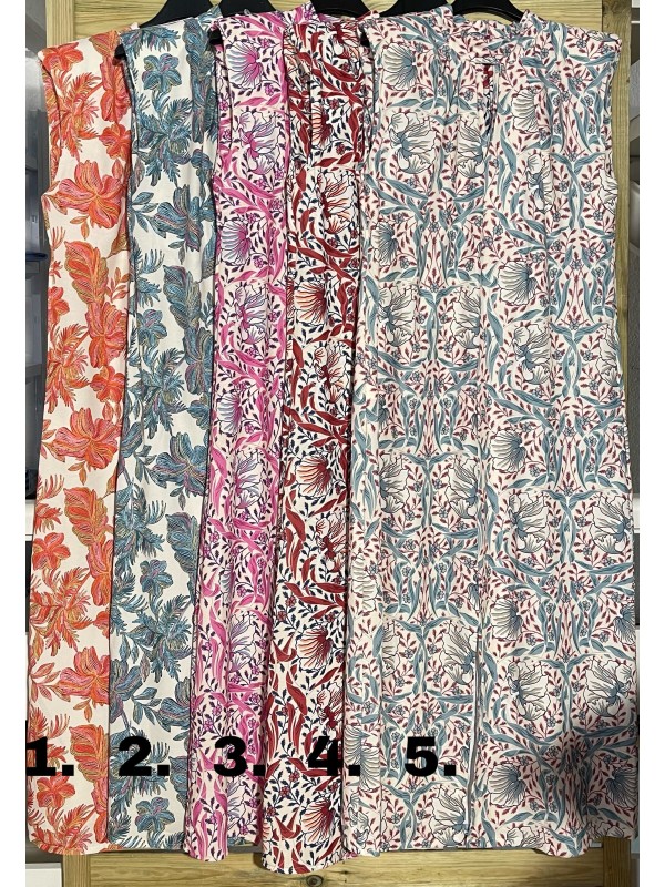 Vestido estampado con hombreras y abertura