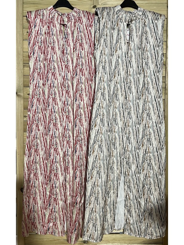 Vestido saten picos con hombreras y abertura 2