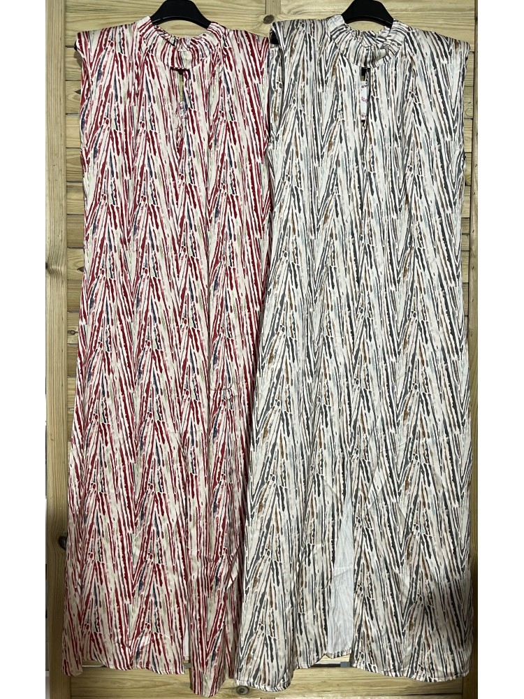 Vestido saten picos con hombreras y abertura