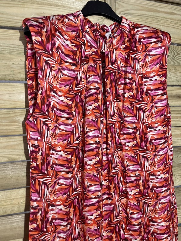 Vestido saten petalos con hombreras y abertura