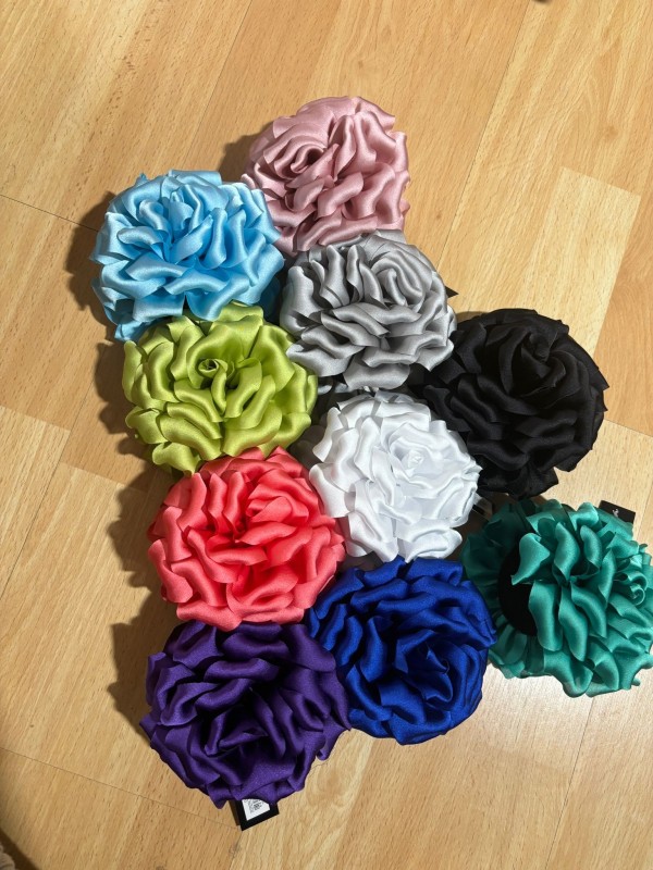 Pinza con flor para el pelo