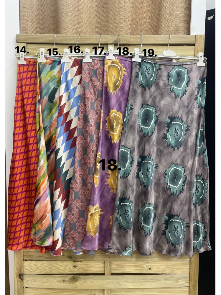 falda estampada saten midi