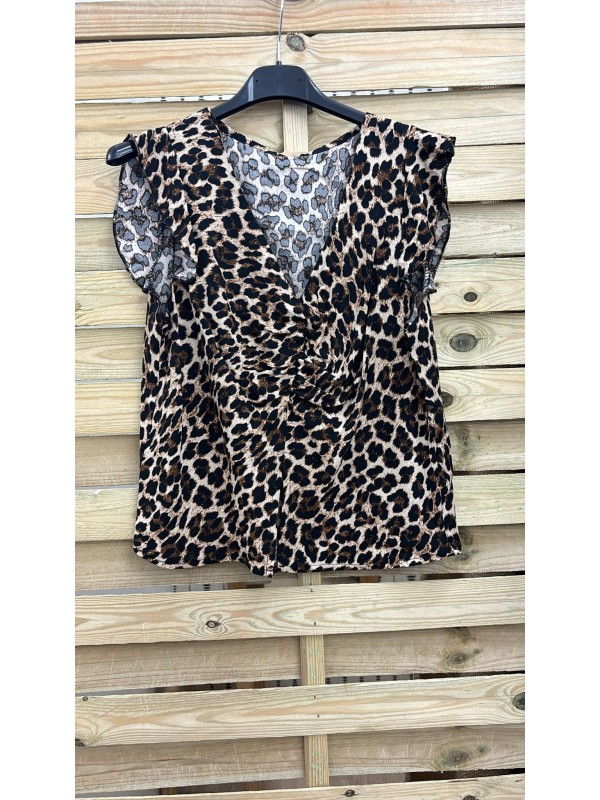 Camisa leopardo con volantitos y frunce delantero