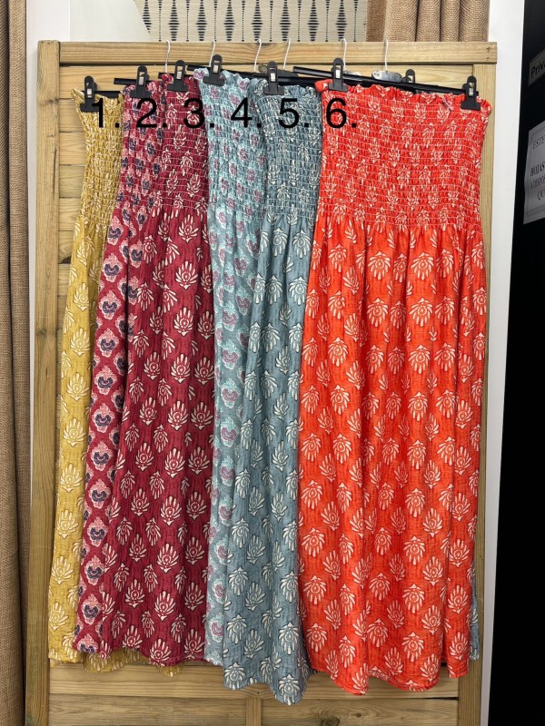 Vestido estampado planta con pecho fruncido