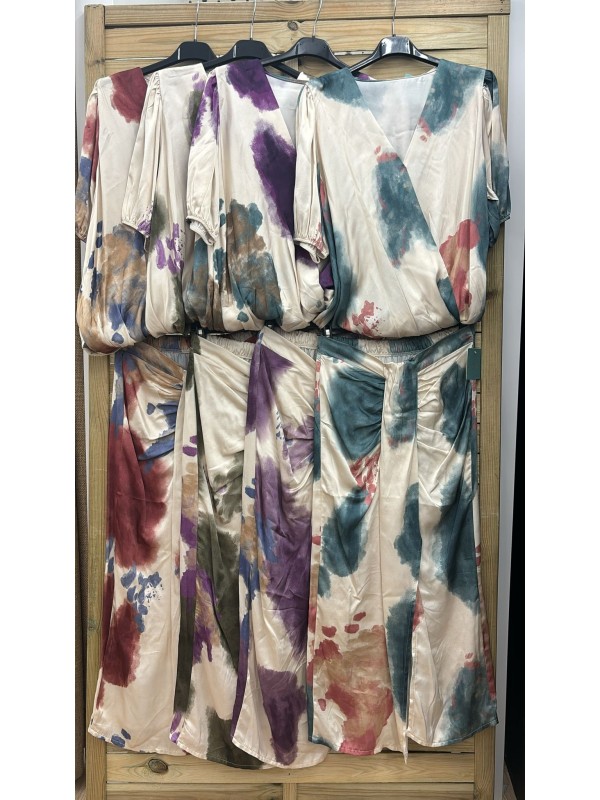 Conjunto de camisa cruzada y falda midi nudo manchas