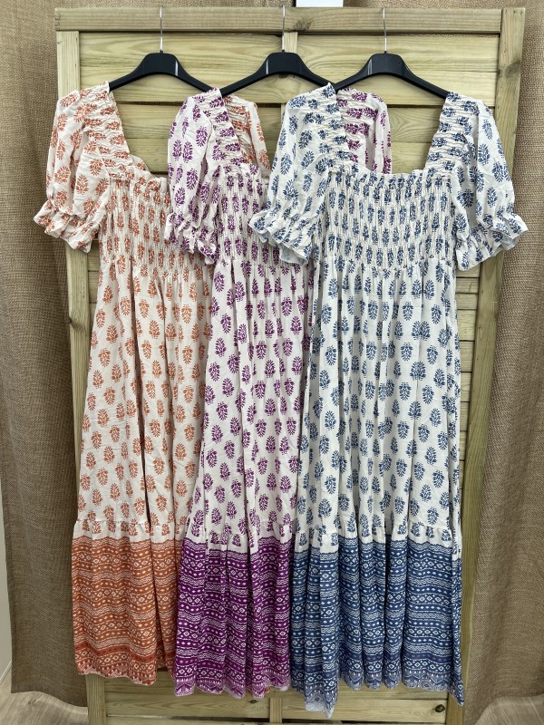 Vestido ramitas con pecho fruncido y manga francesa