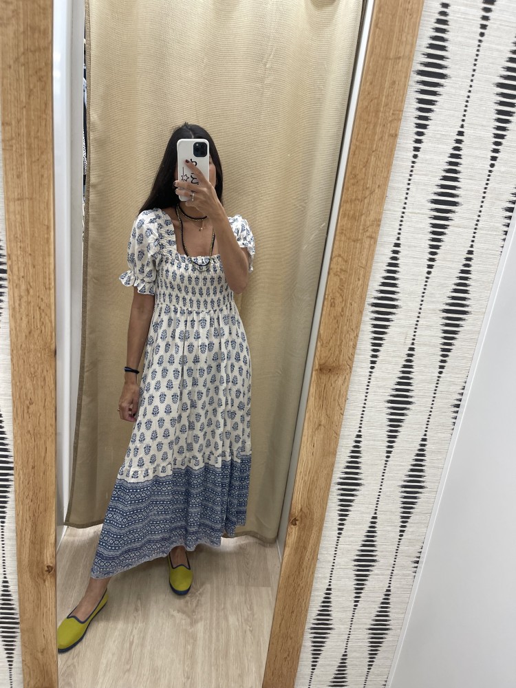 Vestido ramitas con pecho fruncido y manga francesa