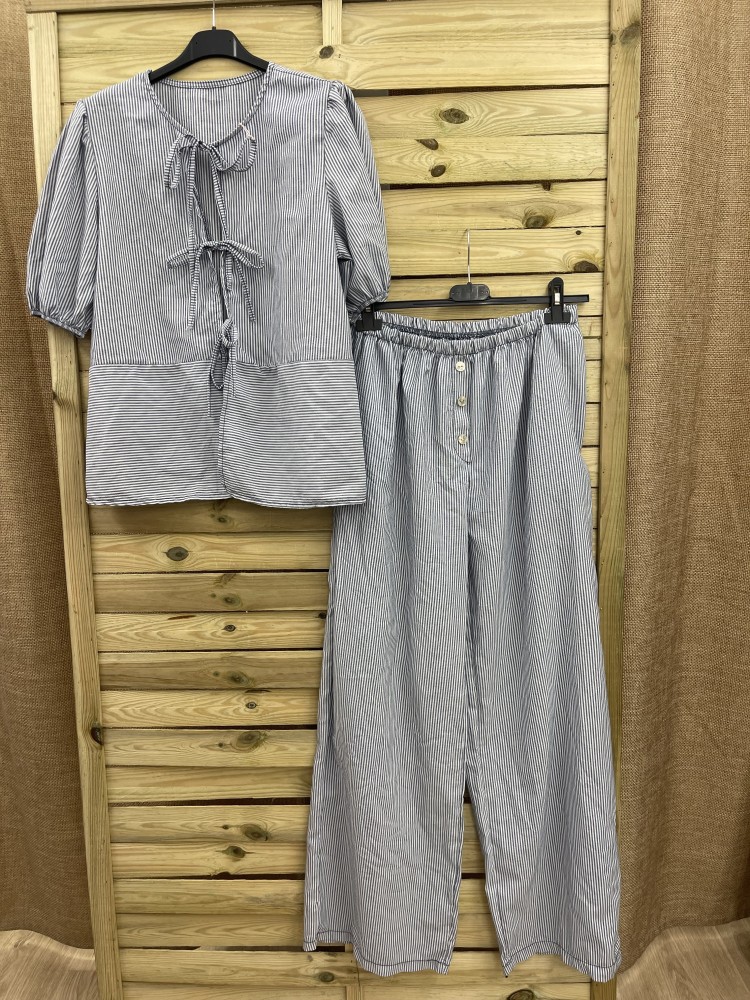 Camisa triple lazo de rayitas con corte