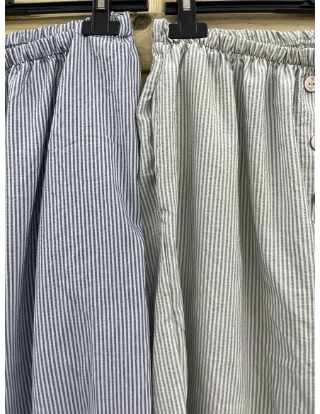 Pantalon ancho de rayitas con botones