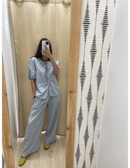 Pantalon ancho de rayitas con botones