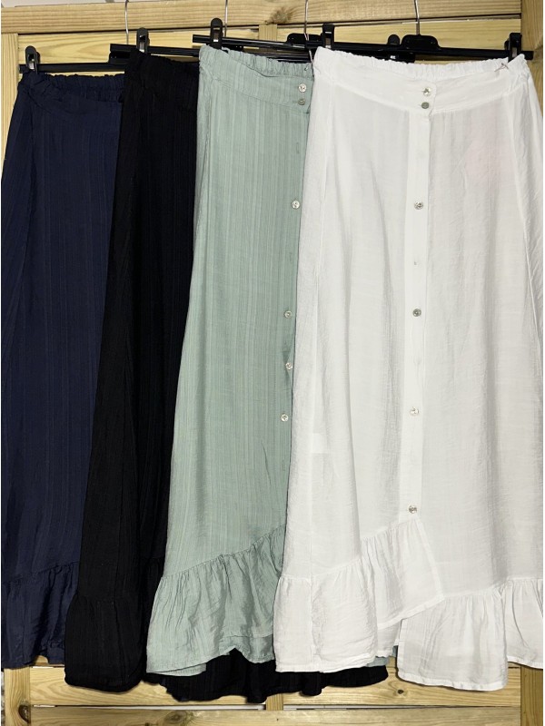 Falda lisa con botones y volante