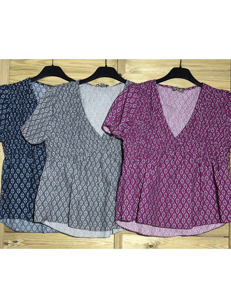 Camisa estampada con pico y pecho fruncido