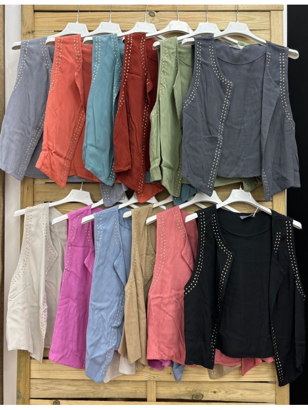 Chaleco con tachuelitas