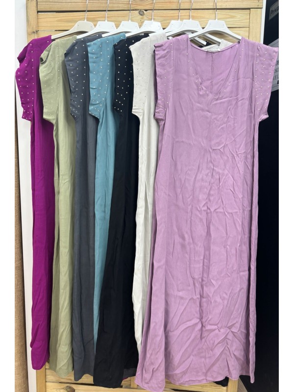 Vestido tachuelita en escote y manga