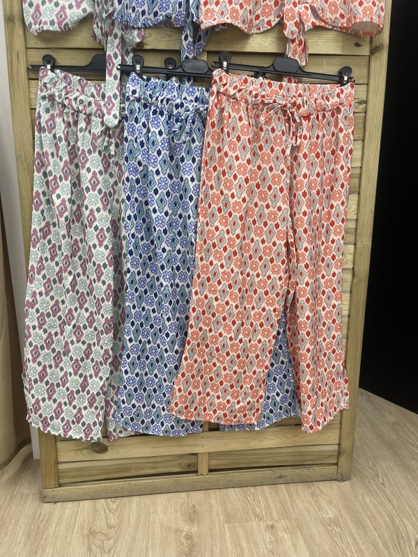 Pantalón pesquero rajas laterales rombos