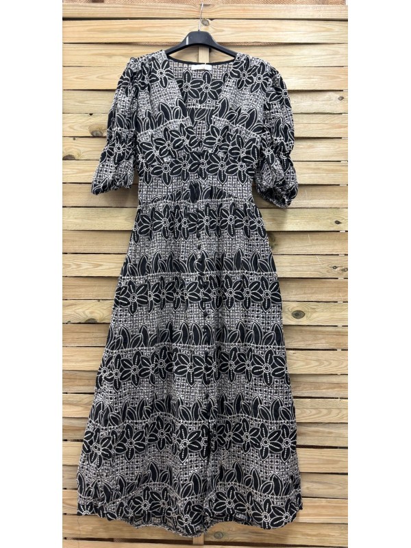 Vestido bordado de flores