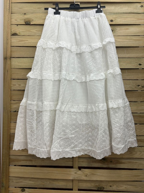 Falda midi con corte y puntilla