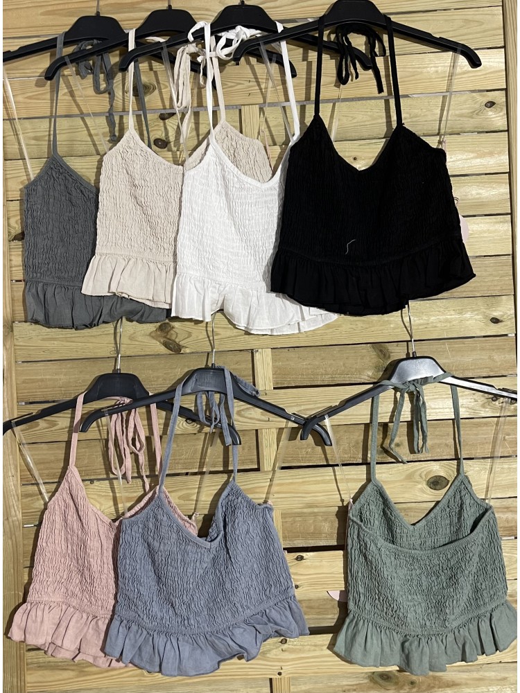 Top corto fruncido con mini volante