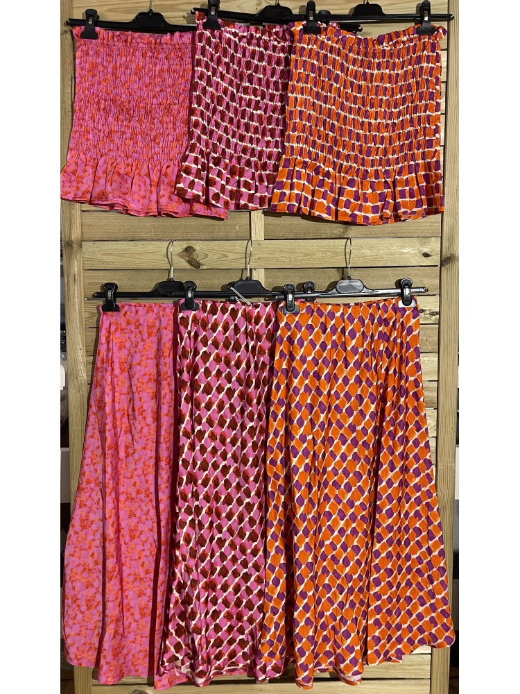 Top satén fruncido con volantito manchas