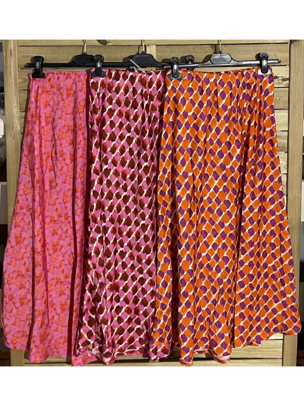 Falda satén midi manchas 2