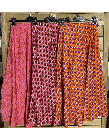 Falda satén midi manchas