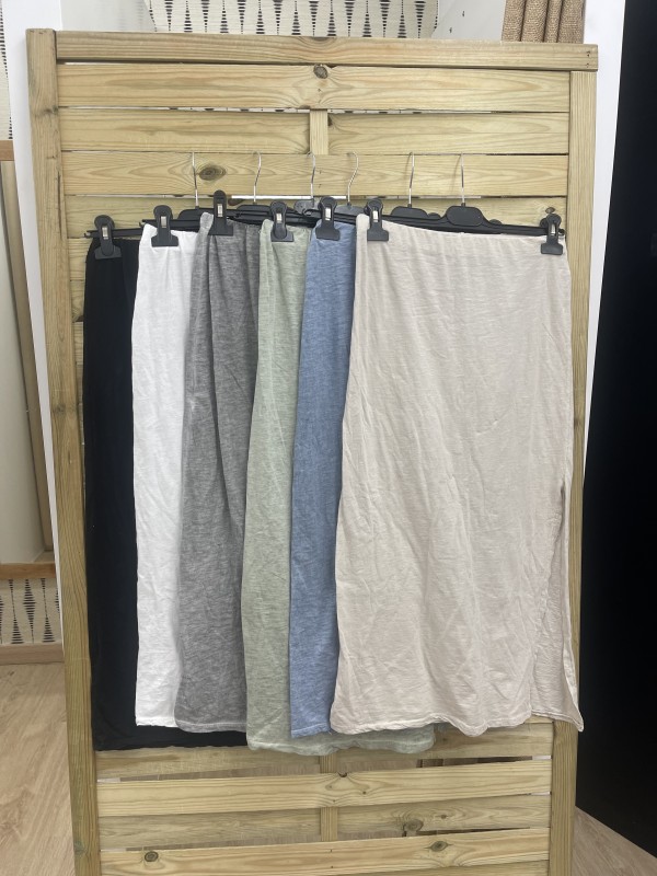 Falda midi de punto raja lateral