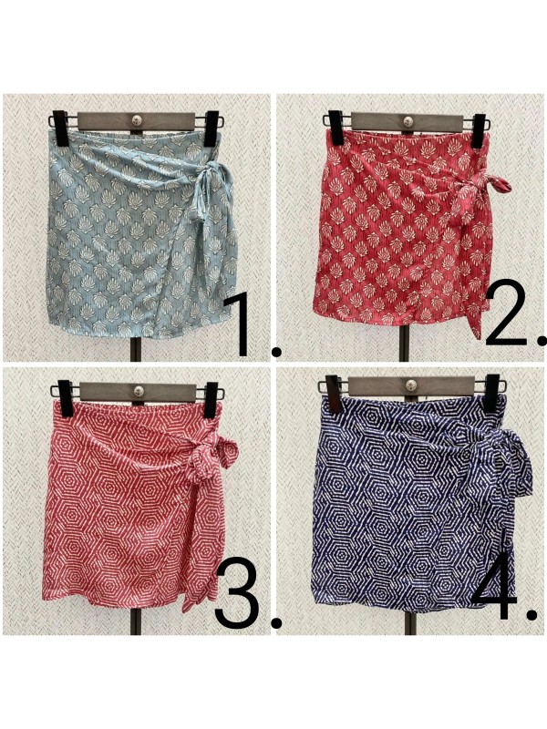 Falda mini estampada cruzada