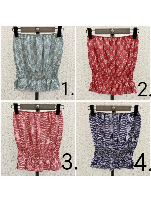 Top estampado palabra con fruncido en cintura