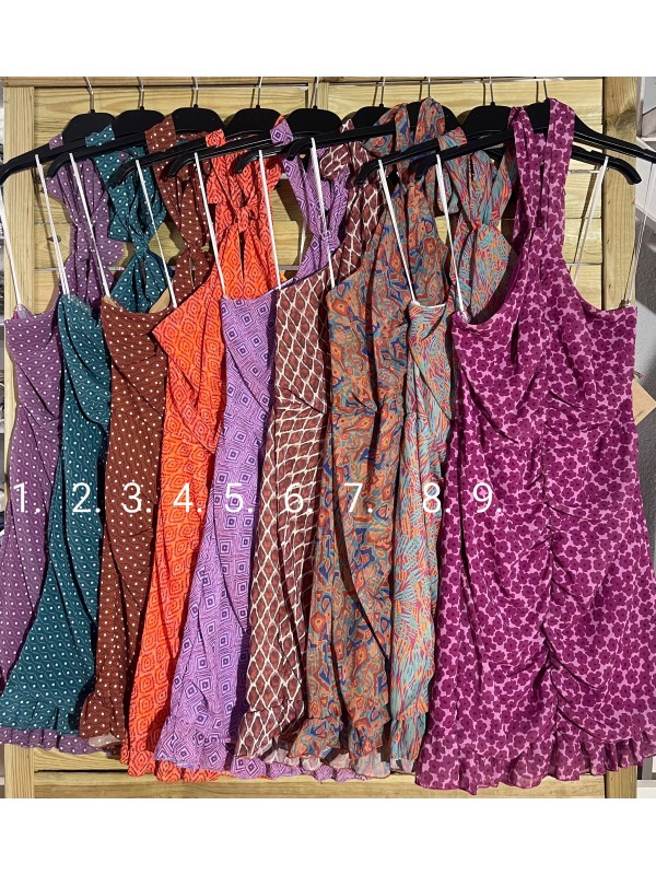 Vestido corto con frunce delantero y cogido al cuello