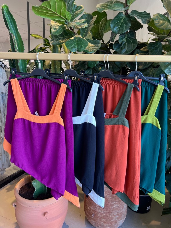 Conjunto de top y falda midi asimétrico bicolor