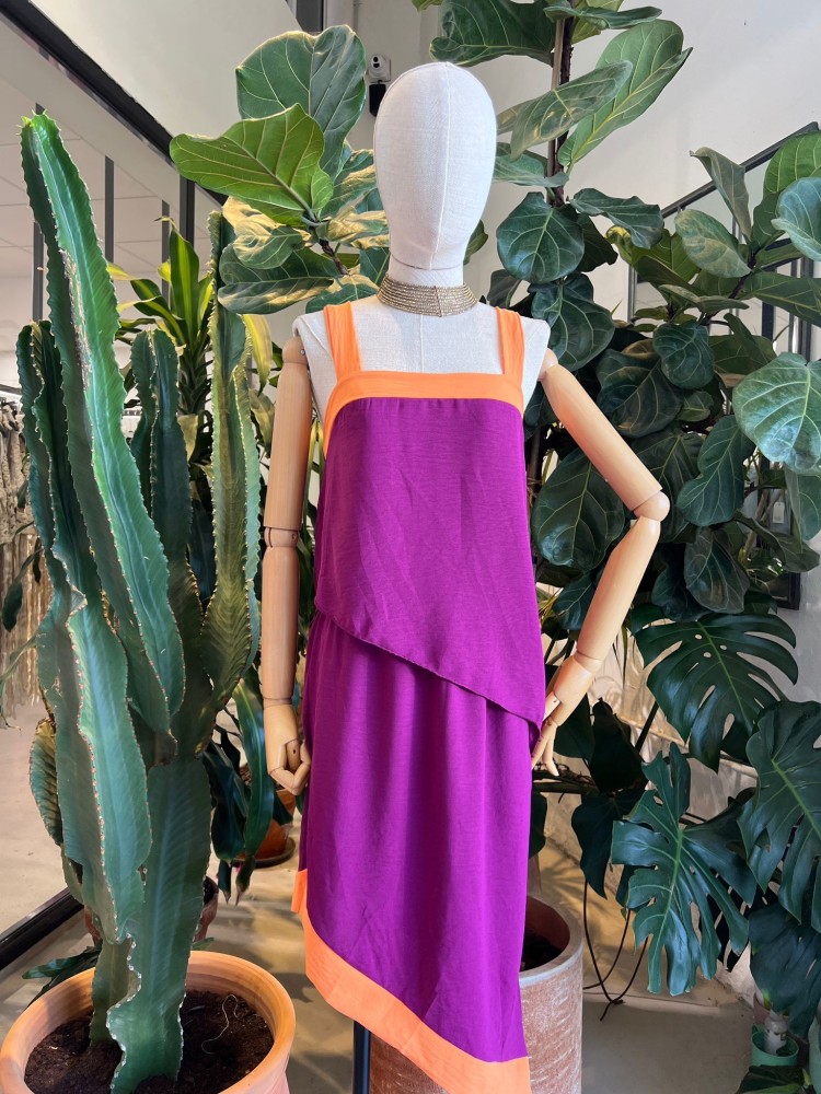 Conjunto de top y falda midi asimétrico bicolor