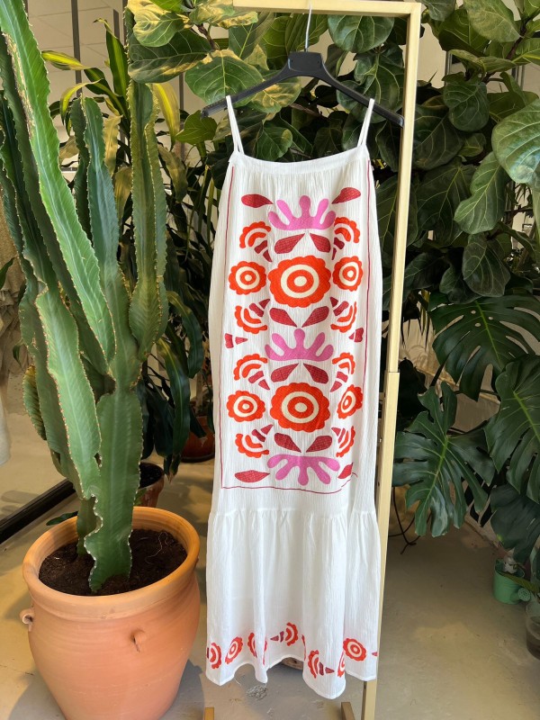 Vestido blanco de bambula bordado delantero 2