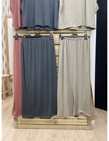 Falda midi punto de lycra raja