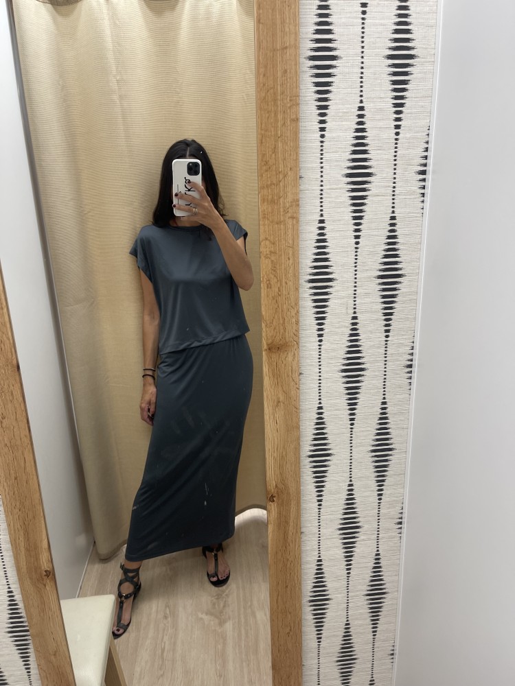 Falda midi punto de lycra raja