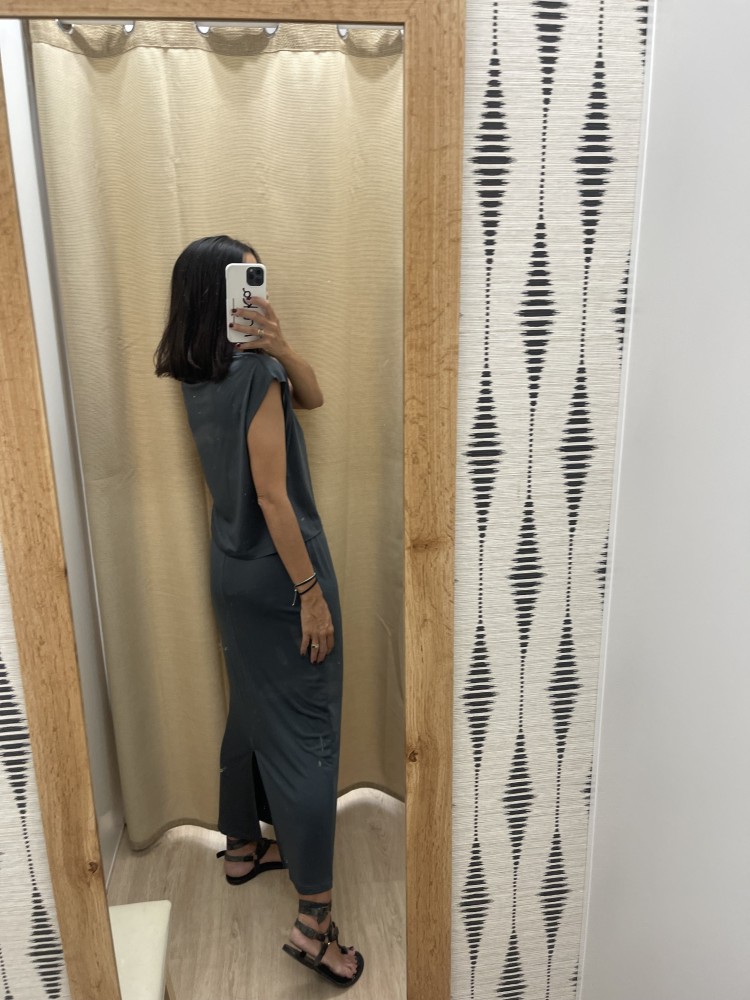 Falda midi punto de lycra raja