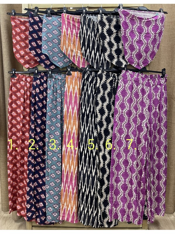 Conjunto estampado de pantalon y top pico