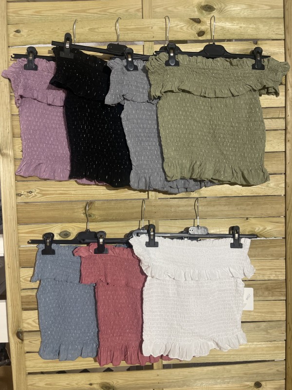 Top fruncido pincelada dorada hombros descubiertos